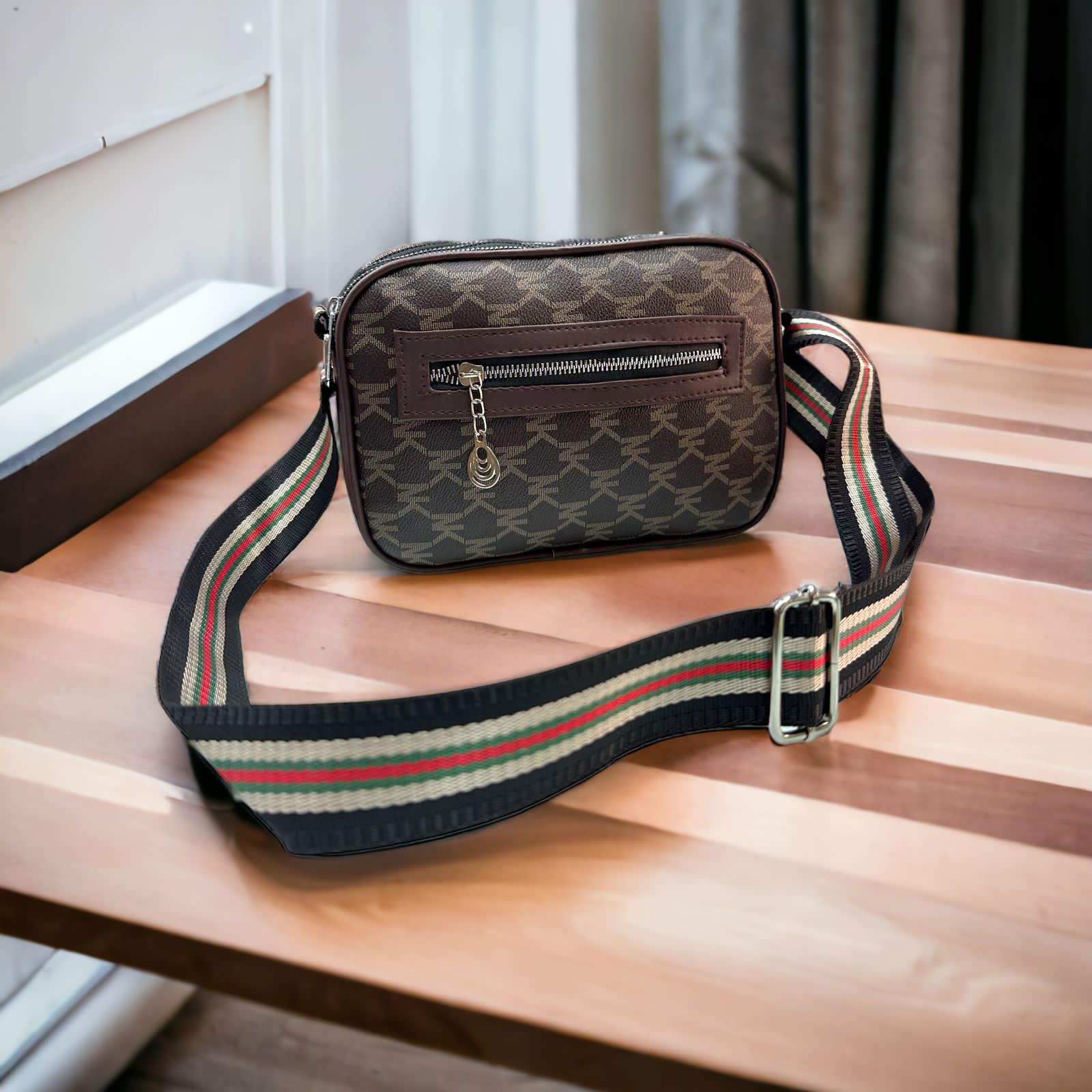 Chic Convenience: Long-Handled Ladies Pouch for Effortless Elegance